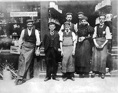 3-Butlers-Emporium-George-St.-c1909.